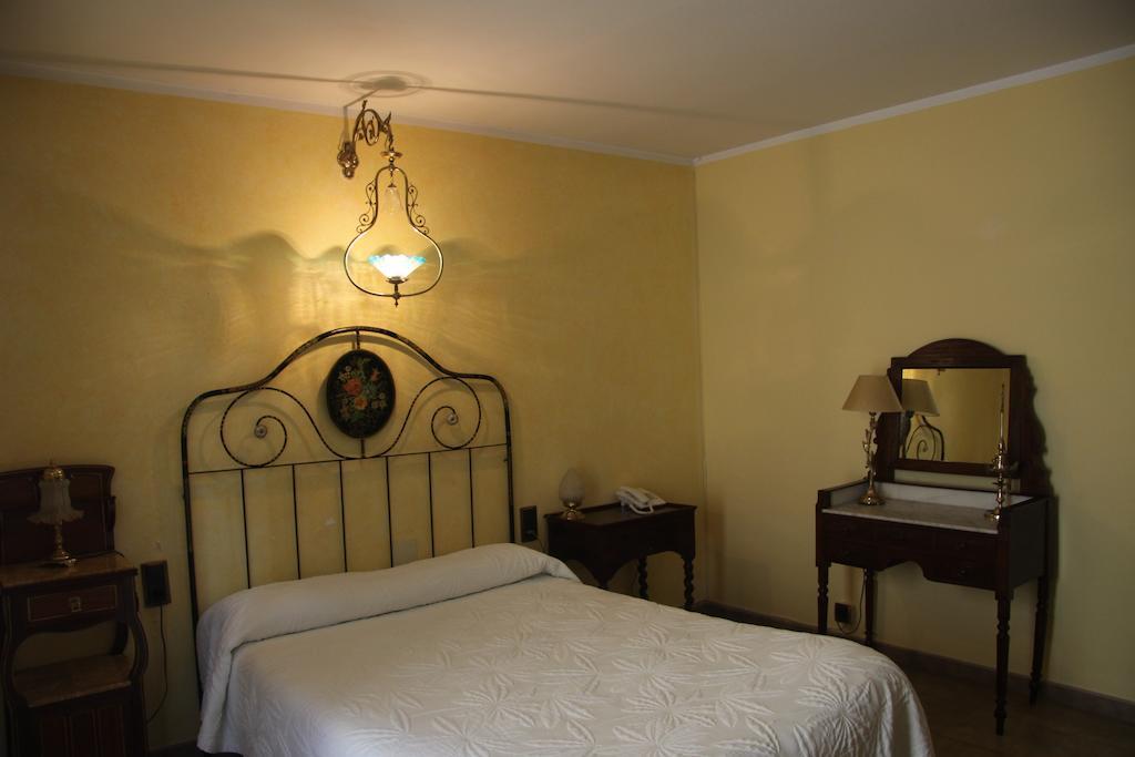 Fonda Sala Hotel Olost ภายนอก รูปภาพ