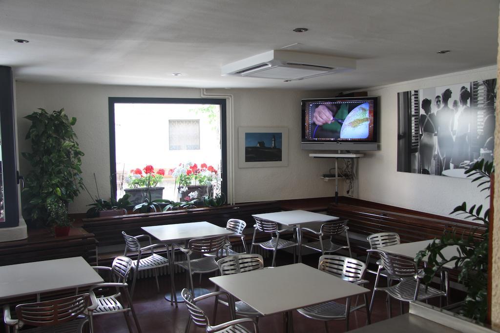 Fonda Sala Hotel Olost ภายนอก รูปภาพ