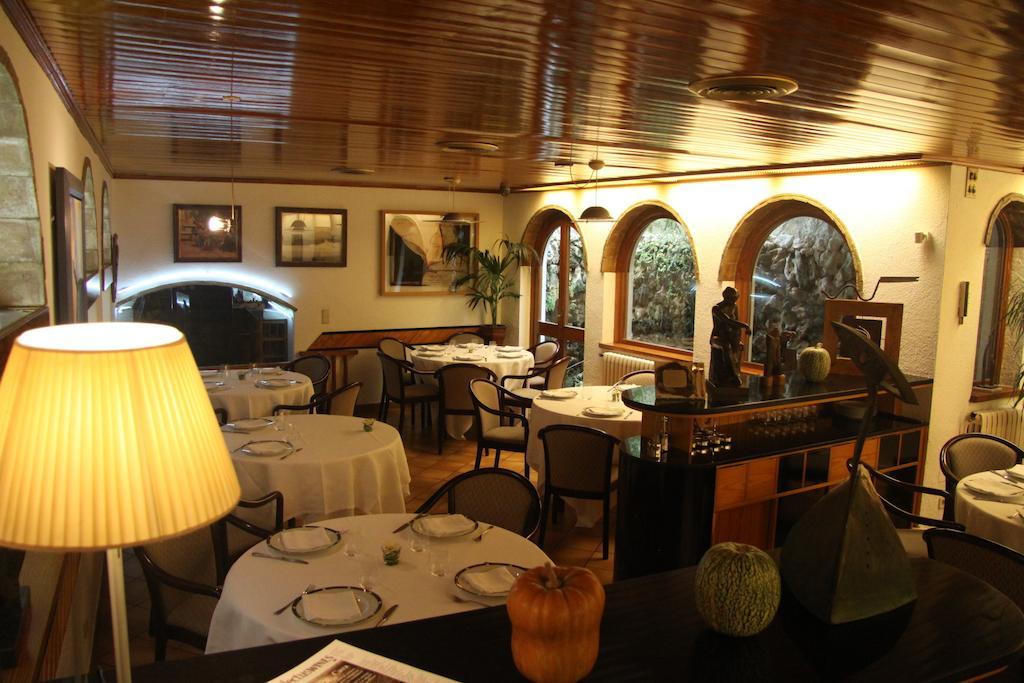 Fonda Sala Hotel Olost ภายนอก รูปภาพ