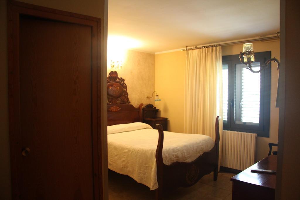 Fonda Sala Hotel Olost ห้อง รูปภาพ